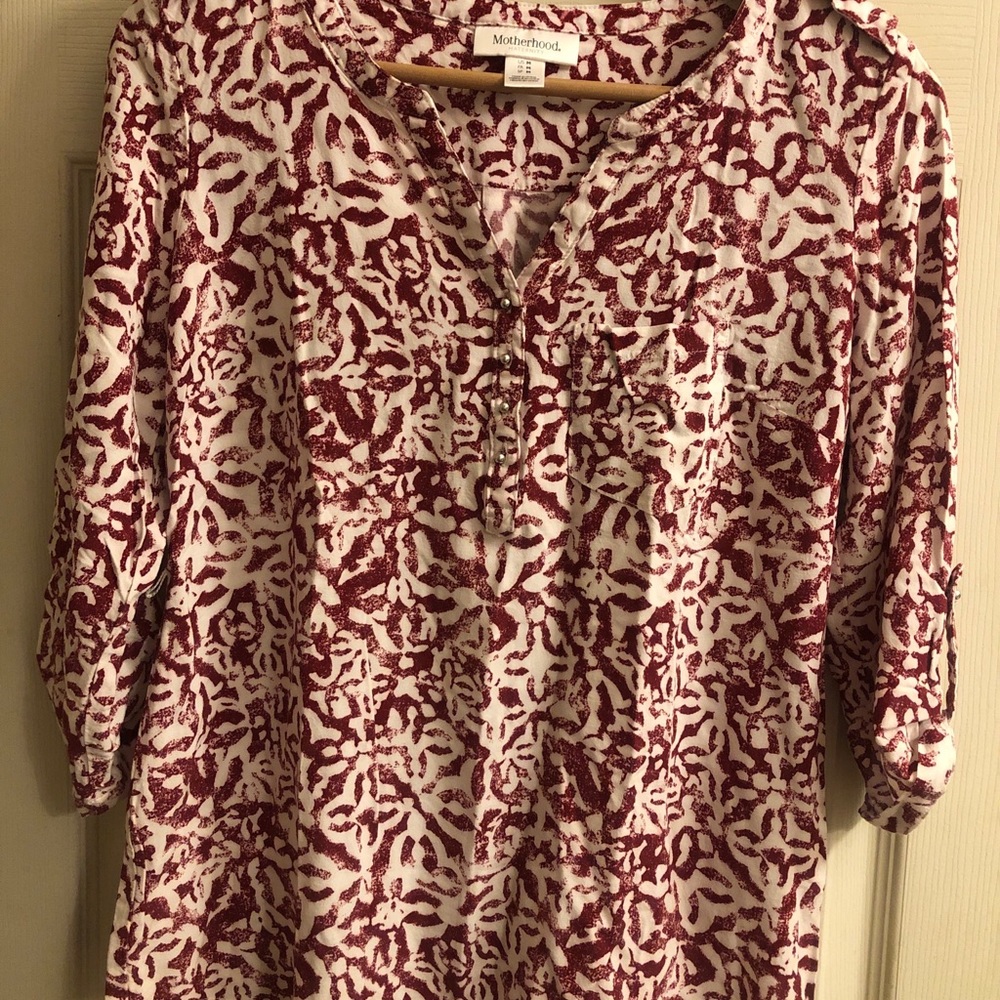Pretty white and red batik print too.  Maternity in style :). SZ medium